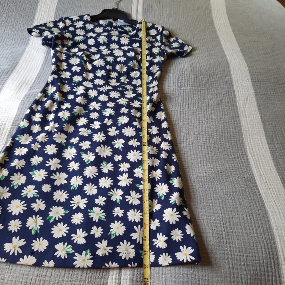 Old Navy Printed Ponte-Knit Sheath Dress - Navy Daisy Print, Size XS - Picture 14 of 16